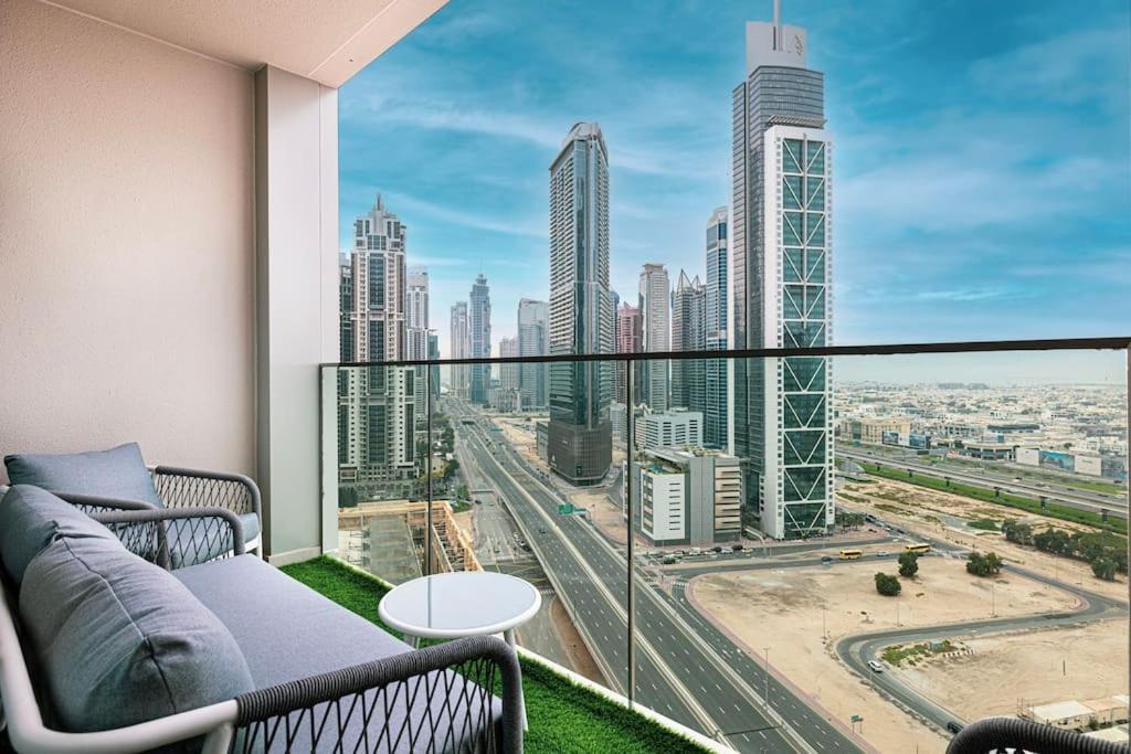 Lux Apartment In Downtown I Walk To Dubai Mall ภายนอก รูปภาพ