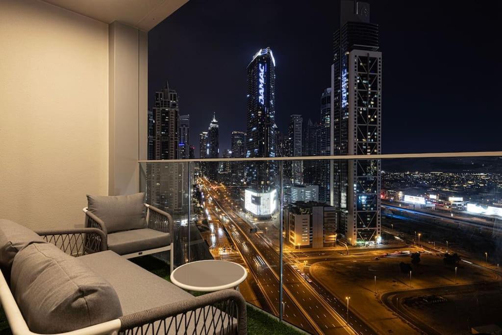 Lux Apartment In Downtown I Walk To Dubai Mall ภายนอก รูปภาพ